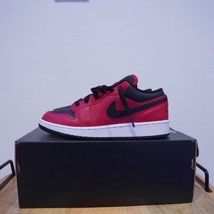 Jordan 1 low black toe size 5.5